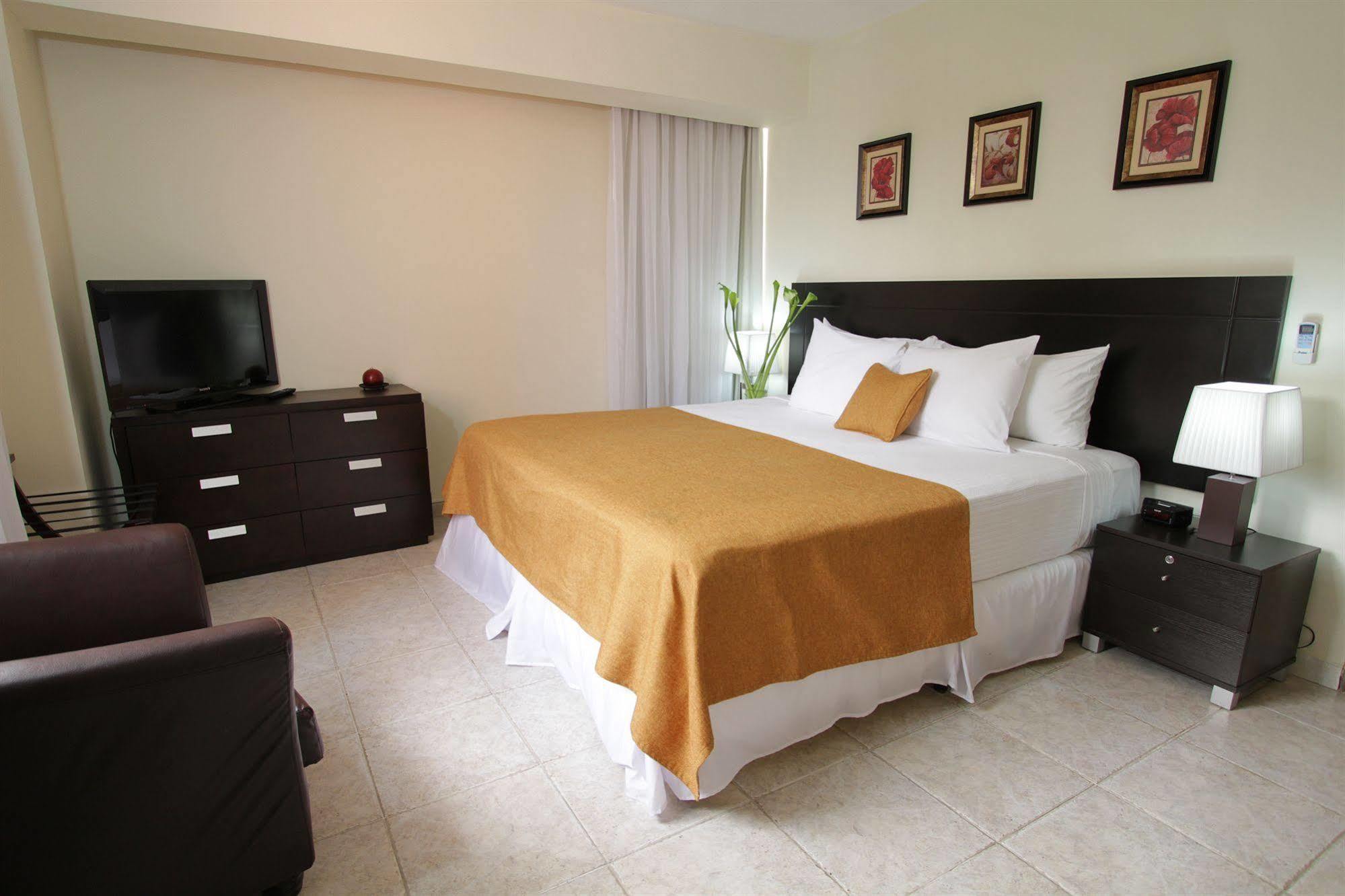AZ Hotel&Suites Panamaváros Kültér fotó